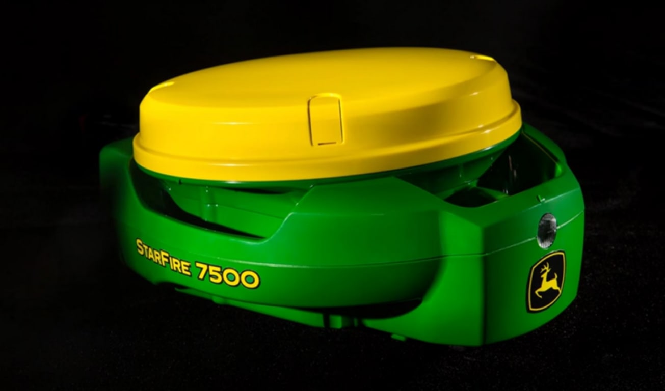 Receptor Starfire 7500 sobre fondo negro.