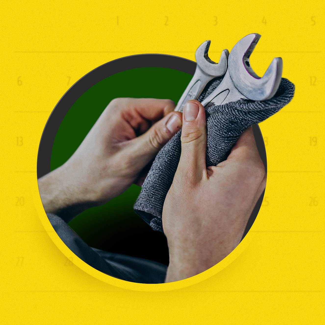 Manos sosteniendo herramientas sobre un fondo amarillo
