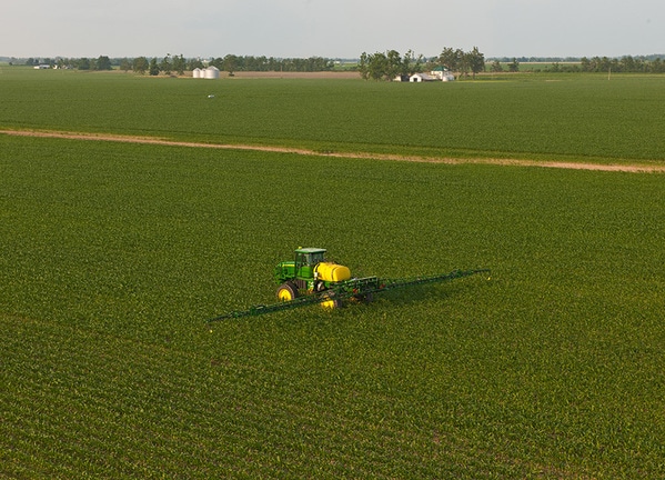 Pulverizadora Autopropulsada 4630 en el campo.