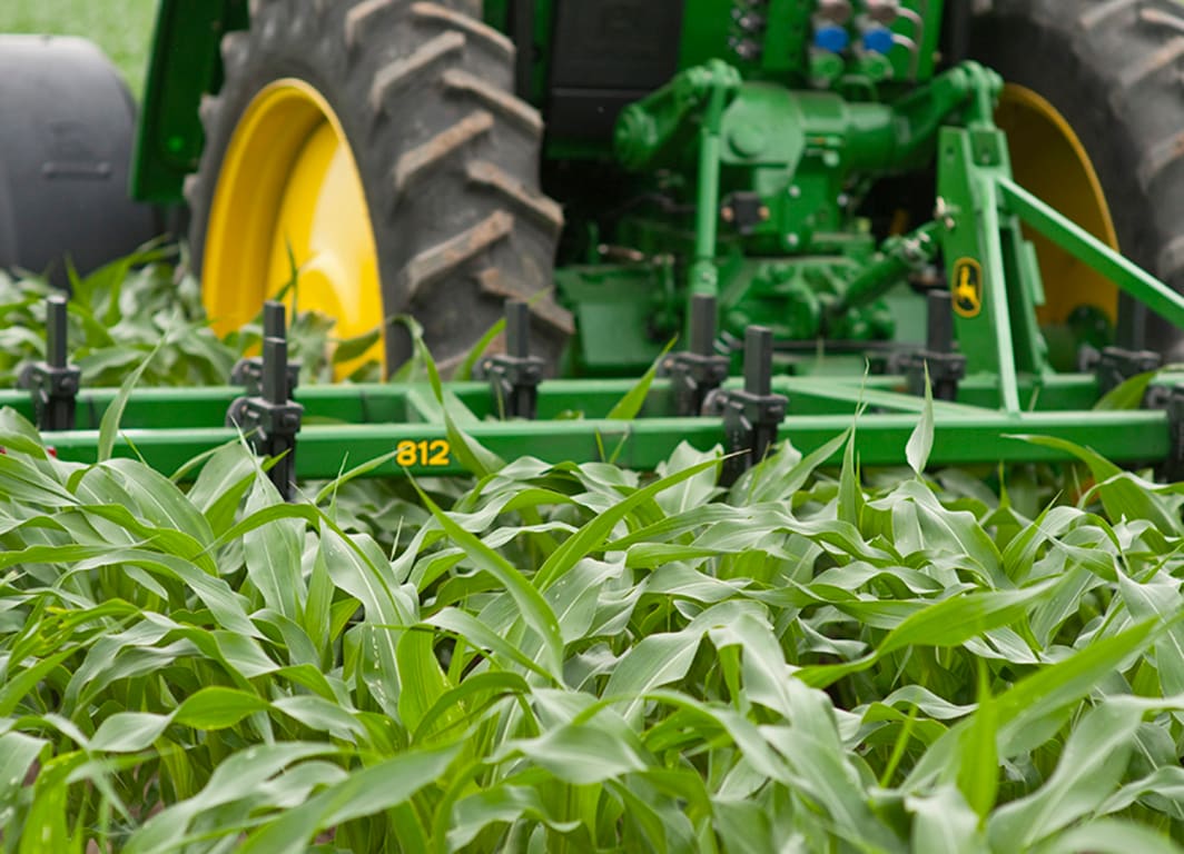 Cultivador 812 en el campo.