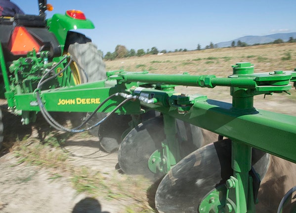 Arado de Disco 645 en el campo.