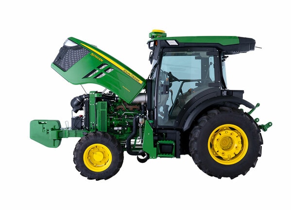 Tractor 5090EN verde con cabina cerrada y cofre abierto, visto en ángulo lateral izquierdo.