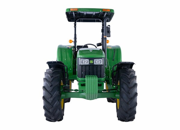 Tractor 5415 visto de frente sobre fondo blanco