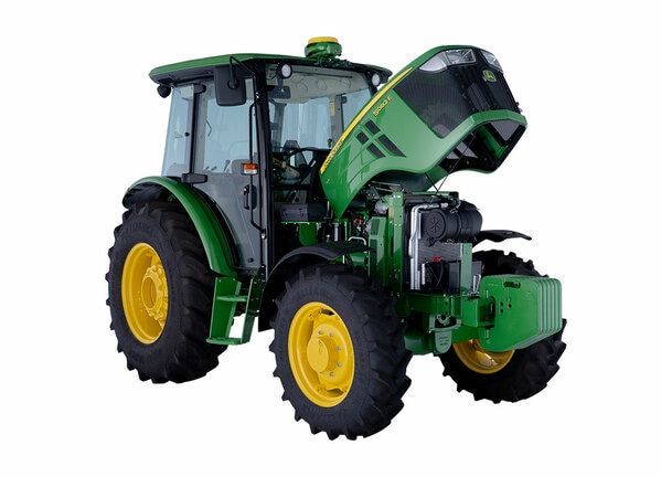 Tractor 5082E verde con cabina cerrada y cofre abierto, mostrado en ángulo frontal lateral derecho