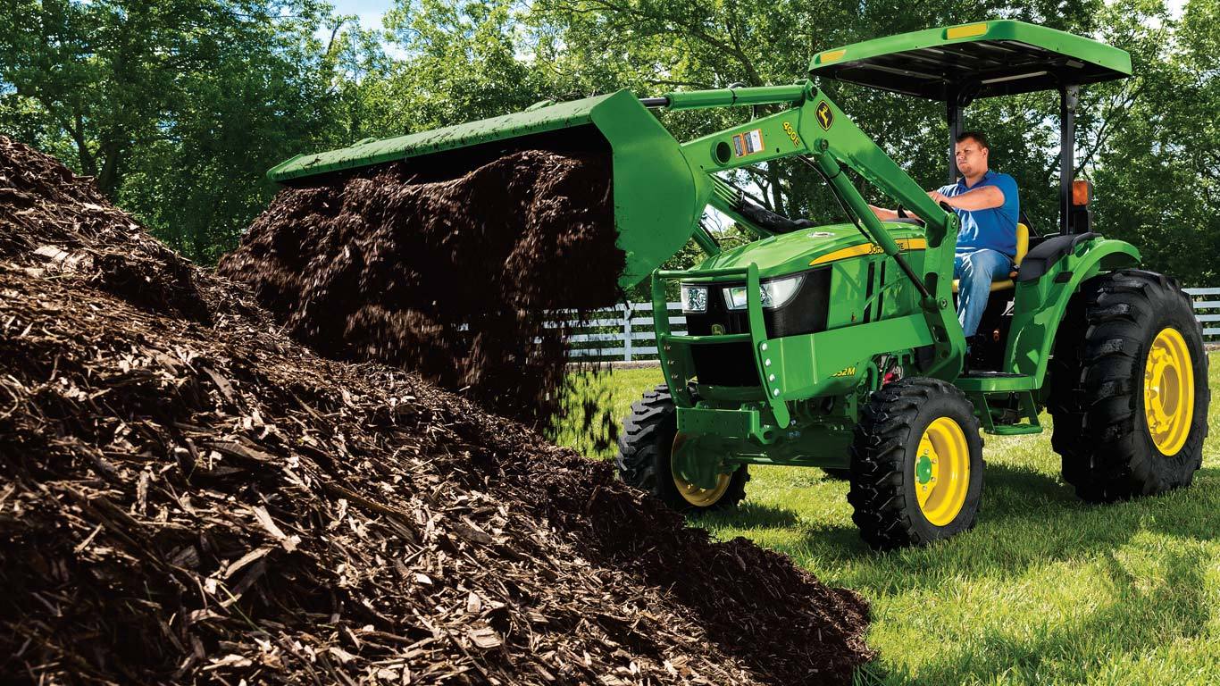 Cargadora frontal 400E en campo.
